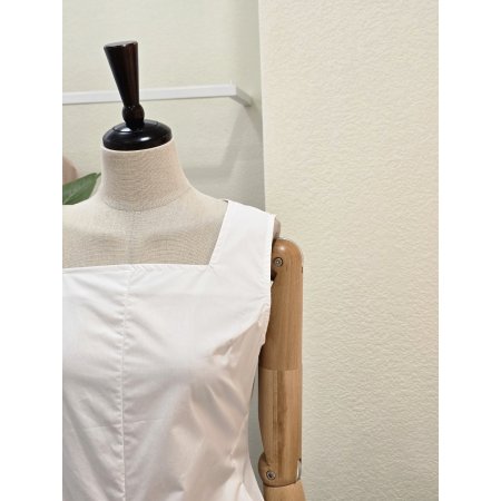 스퀘어넥 핀턱 민소매 원피스