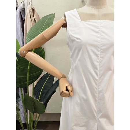 스퀘어넥 핀턱 민소매 원피스