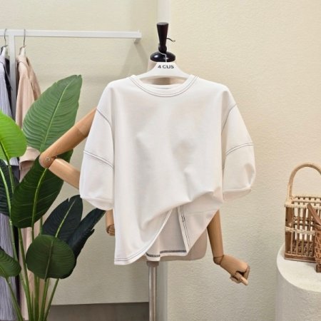 볼륨 스티치 라운드넥 티셔츠