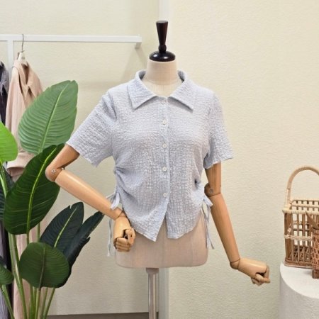 엠보 셔링 텐션 블라우스