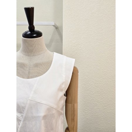 민소매 허리 셔링 블라우스