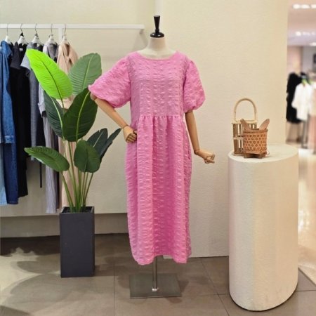 엠보 볼륨 소매 원피스