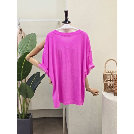 브이넥 빅 레터링 반팔 티셔츠