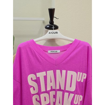 브이넥 빅 레터링 반팔 티셔츠