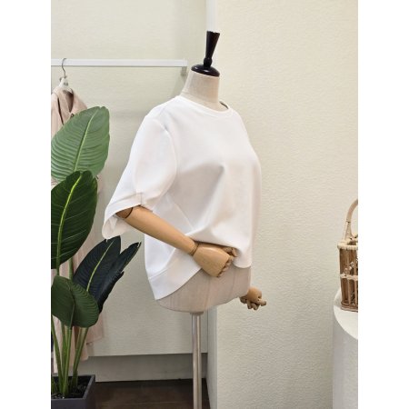 라운드넥 소매 포인트 티세츠