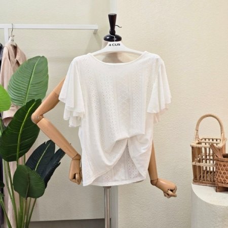 펀칭 프릴 셔링 소매 티셔츠