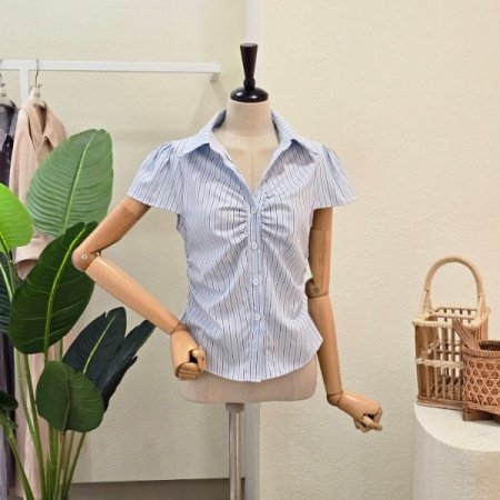 세로 스트라이프 셔링 블라우스