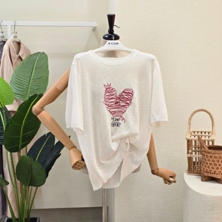 그래피티 하트 자수 레터링 니트