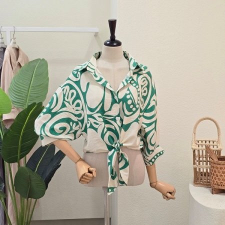 매듭 여밈 카라넥 블라우스