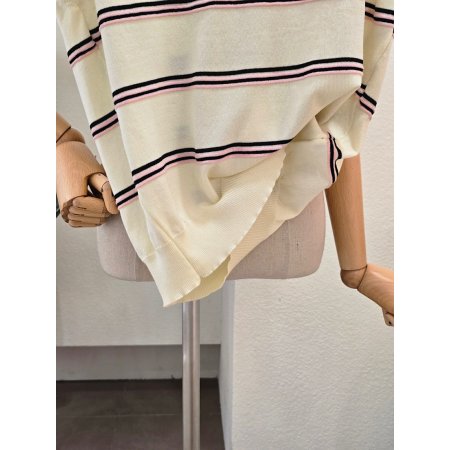 스트라이프 배색 라운드 니트