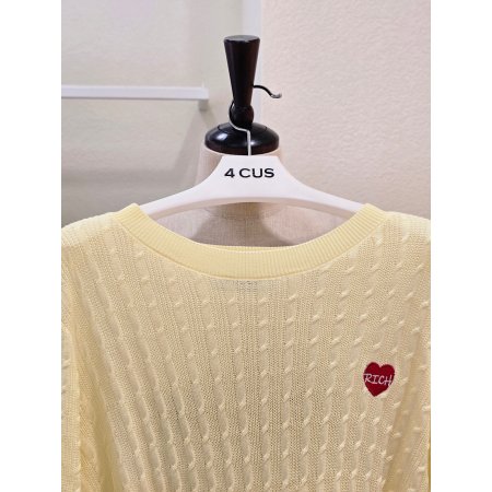 하트 자수 패턴 니트