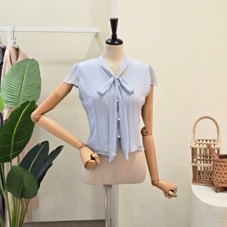 리본넥 캡 소매 블라우스