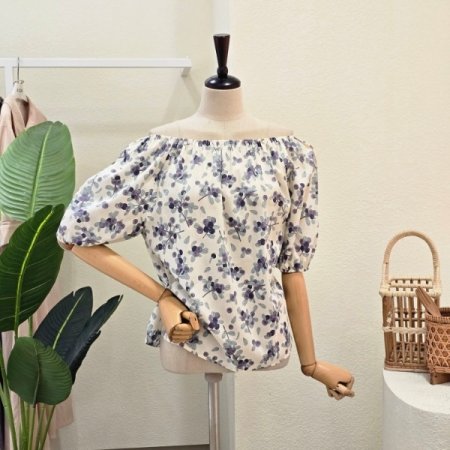 넥 밴딩 플라워 블라우스