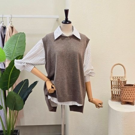 뒷트임 루즈핏 니트 베스트