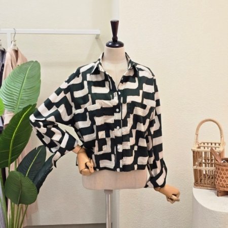 격자 포인트 카라넥 블라우스