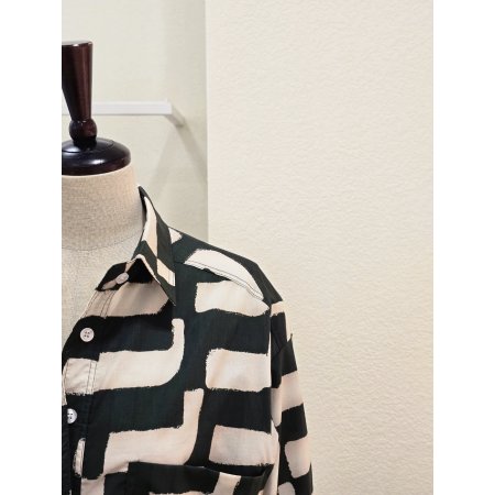 격자 포인트 카라넥 블라우스