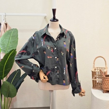 소나무 패턴 카라넥 블라우스