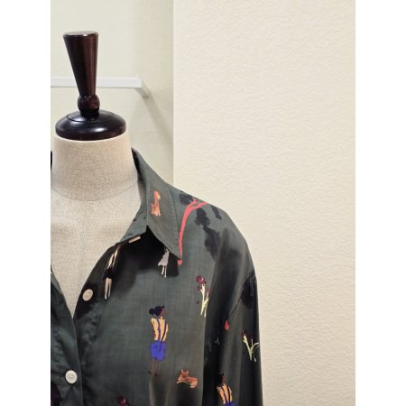 소나무 패턴 카라넥 블라우스