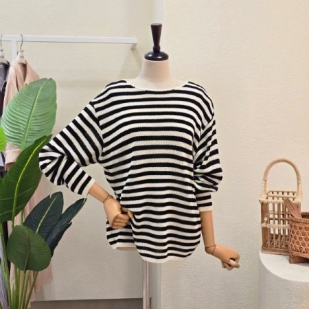 스트라이프 루즈핏 라운드 니트