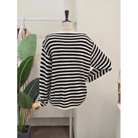 스트라이프 루즈핏 라운드 니트