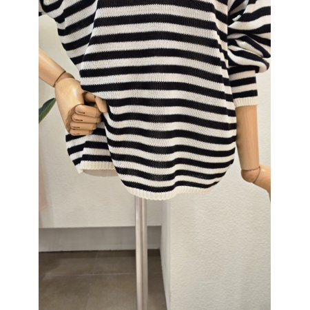스트라이프 루즈핏 라운드 니트
