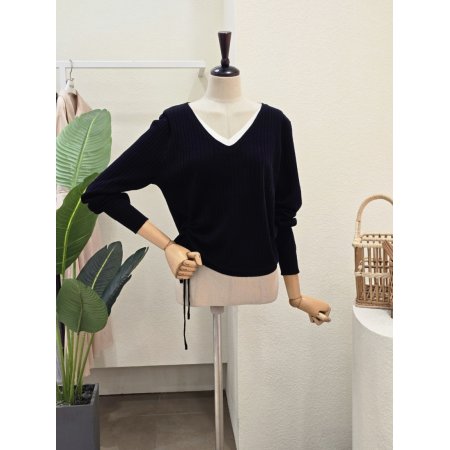 스트링 레이어드 브이넥 니트