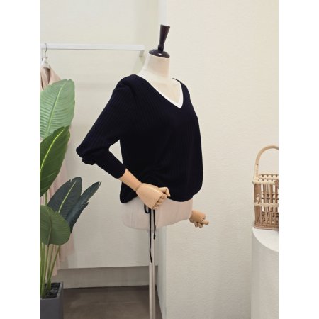 스트링 레이어드 브이넥 니트