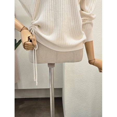 스트링 레이어드 브이넥 니트