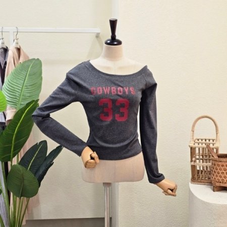 레터링 언발런스 오프숄더 티셔츠