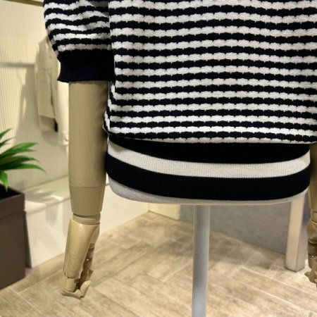 라인 배색 스트라이프 니트