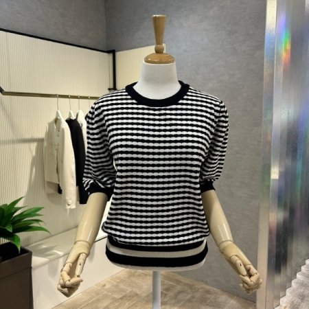 라인 배색 스트라이프 니트