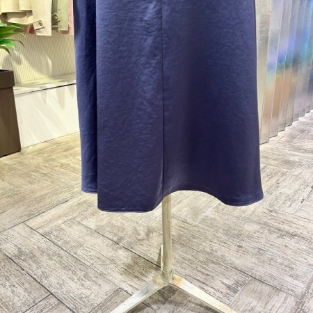 새틴 A라인 롱 스커트