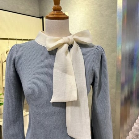 쉬폰 넥 리본 배색 셔링 니트