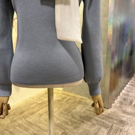 쉬폰 넥 리본 배색 셔링 니트