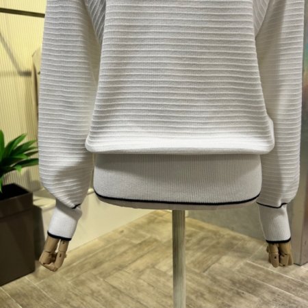 가로 골지 라인 배색 니트