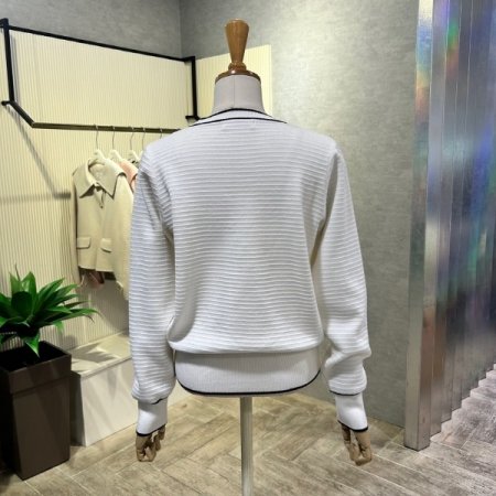 가로 골지 라인 배색 니트