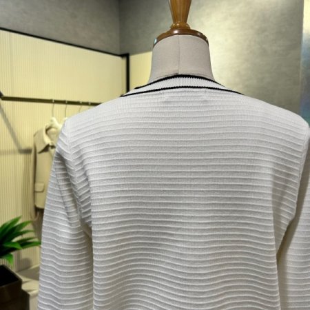 가로 골지 라인 배색 니트