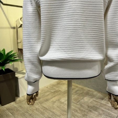 가로 골지 라인 배색 니트