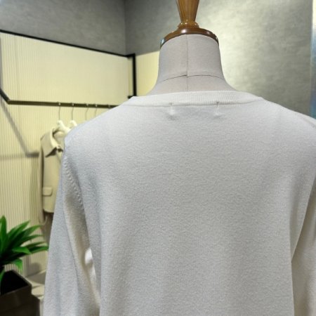 V넥 베이직 니트