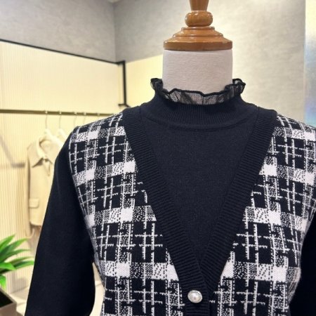 체크 배색 프릴넥 레이어드 니트