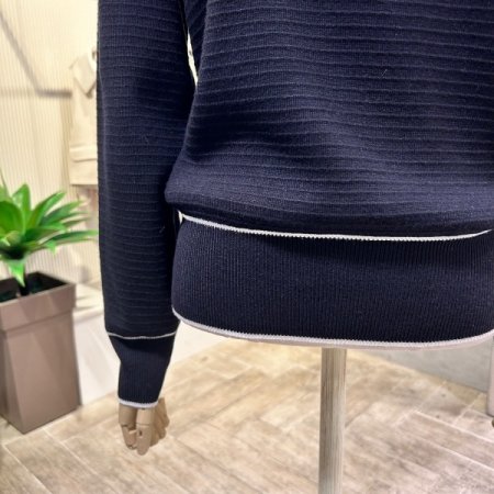 라인 배색 가로 패턴 니트