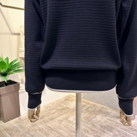 라인 배색 가로 패턴 니트