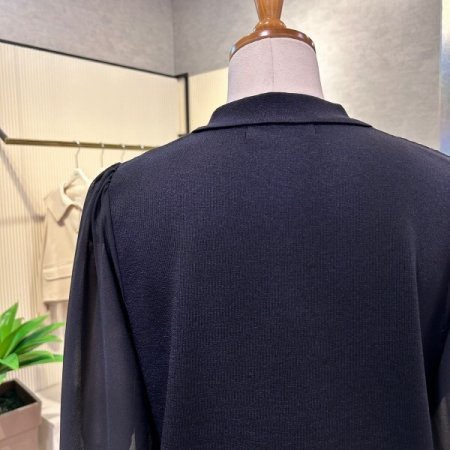 시스루 소매 카라 니트