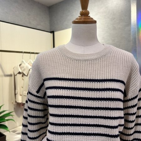 라인 배색 라운드 니트