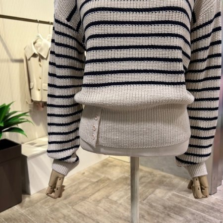 라인 배색 라운드 니트