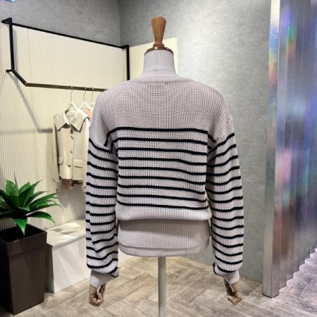 라인 배색 라운드 니트