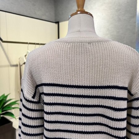 라인 배색 라운드 니트