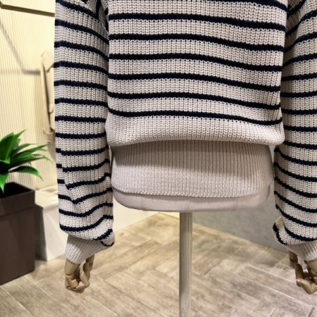 라인 배색 라운드 니트