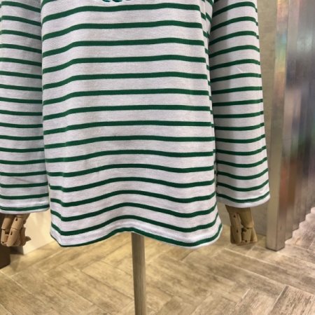 자수 배색 스트라이프 티셔츠