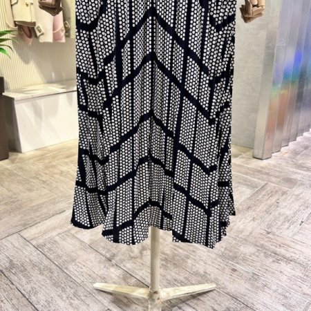 밴딩 도트 플리츠 롱 스커트